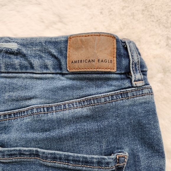 AMERICAN EAGLE AEO CURVY HI-RISE JEAN DENIM SHORTS SUPER STRETCH 10 DISTRESSED - Picture 3 of 8